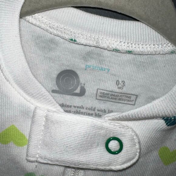 Primary Brand Footed Sleeper Pajamas Infants 0-3m Green White Heart Print - Picture 3 of 6